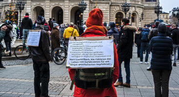 Derfor kan protester samle folk p� tv�rs af politiske skel