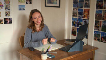 She combines a digital study programme with a dance career: 'I love the freedom of my study programme'